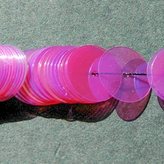 Transparent fushia flat sequin 10mm (500 per thread)