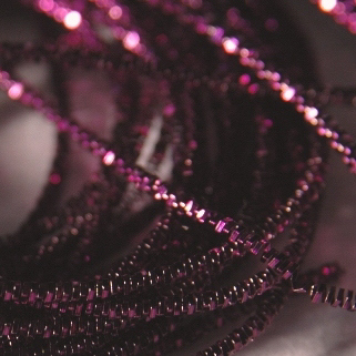 AA06. Cannetille frisée violet sombre 1.3mm (3 mètres)