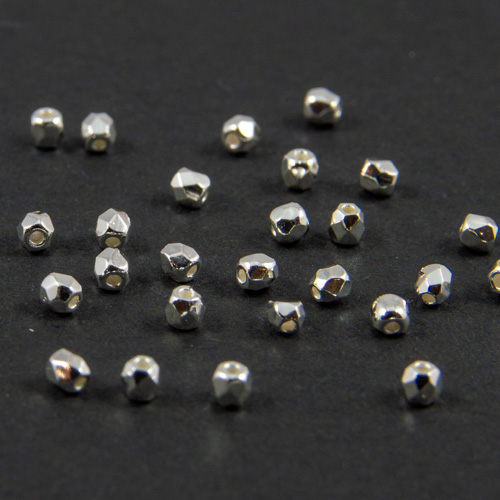 PR100. Perles cristal à facettes plaquées argent 2mm