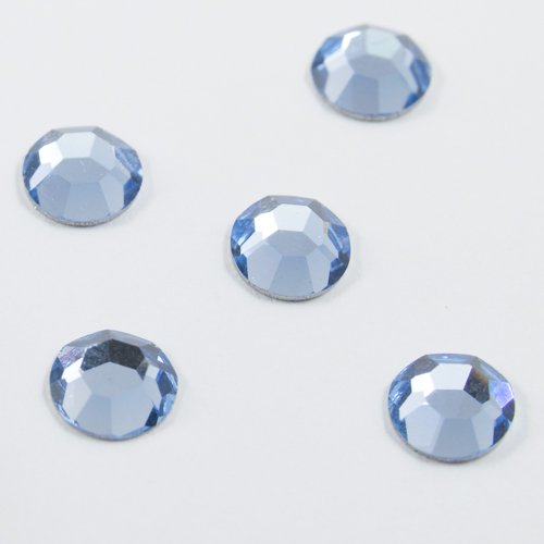 C15. Light sapphire sew-on crystal 6.5mm