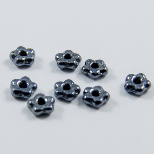 PF08. Jet hematite flower beads 5mm