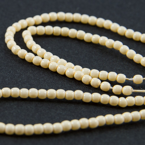 PR24. Round bead shiny eggshell 2mm